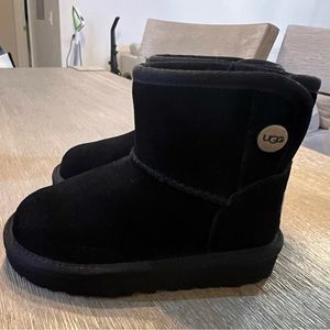 Toddler size 8 black Ugg boots